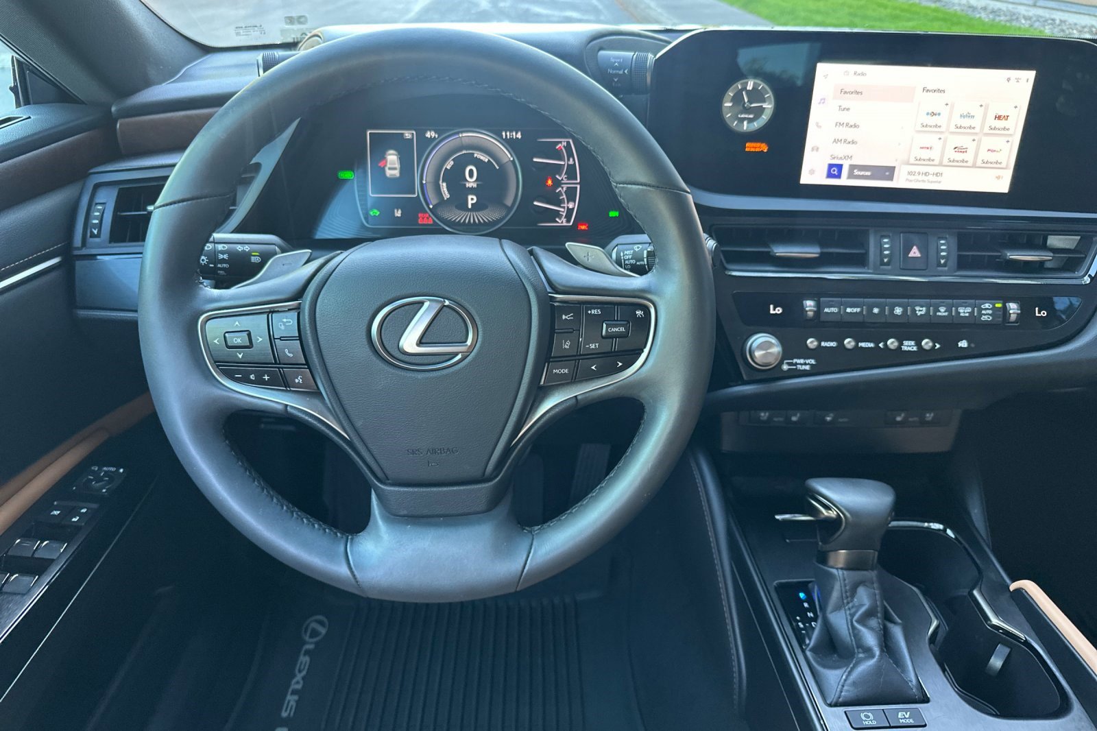 Used 2024 Lexus ES 300h w/ Premium Package image 18