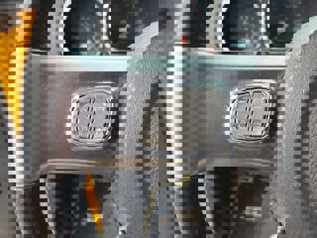 Used 2003 Chevrolet SSR w/ Preferred Equipment Group image 12