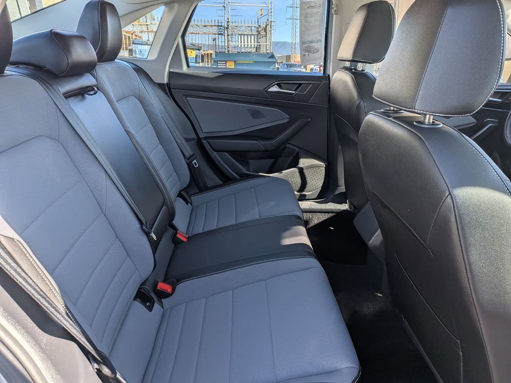 Used 2025 Volkswagen Jetta SE image 29