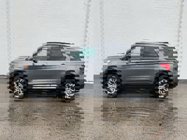 Used 2022 Ford Explorer XLT image 34