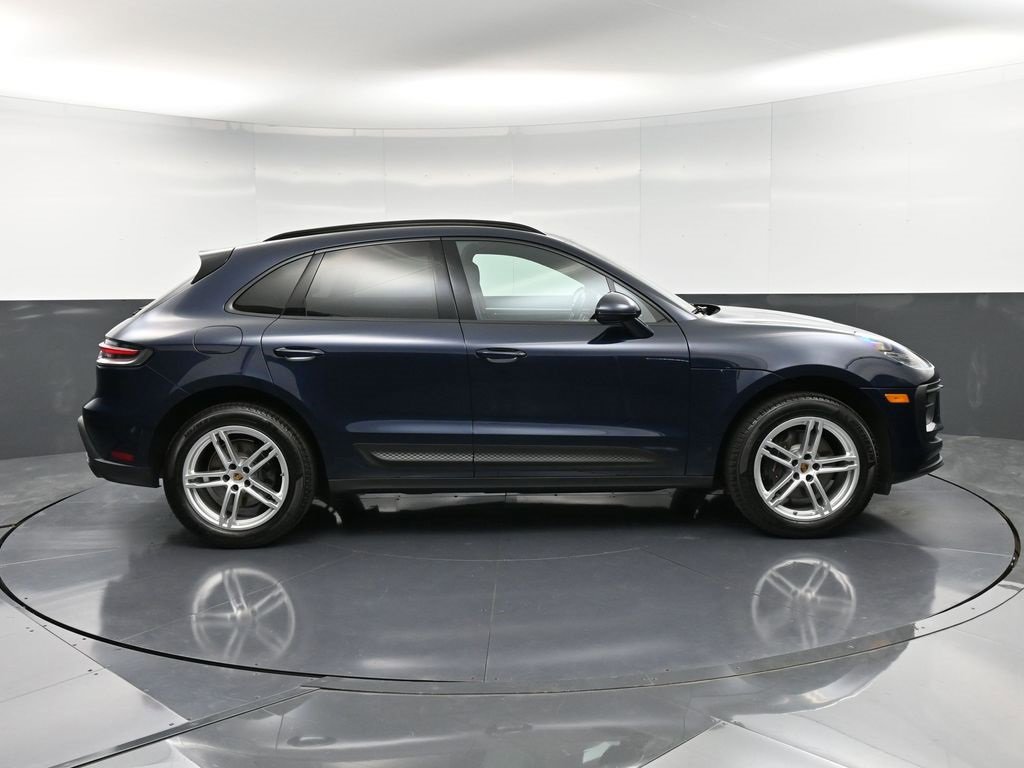 Certified 2023 Porsche Macan Turbo image 9