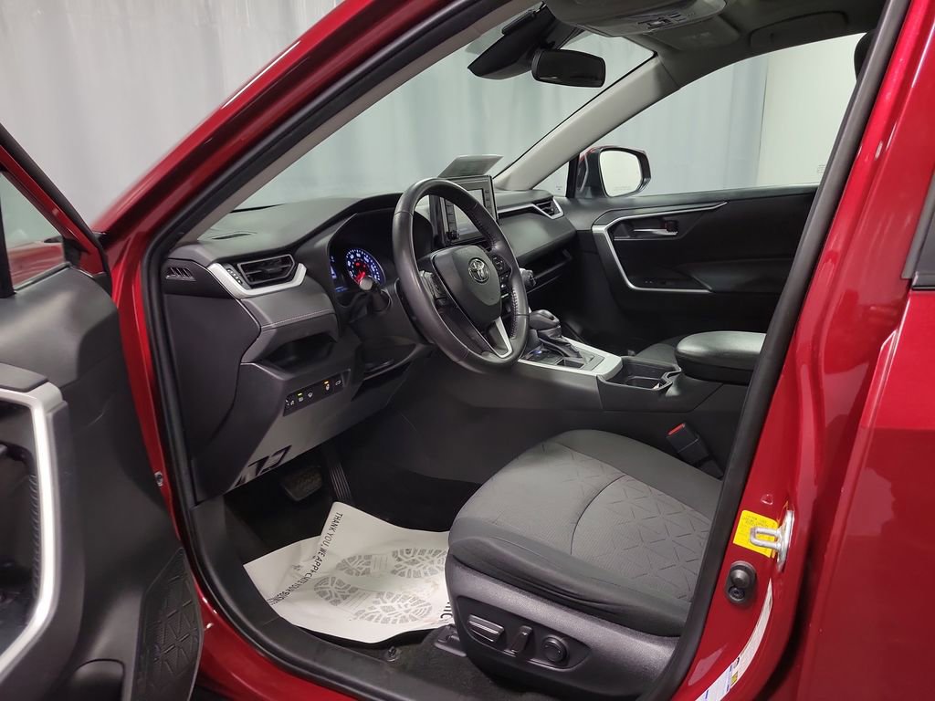 Used 2020 Toyota RAV4 XLE w/ Convenience Package image 12