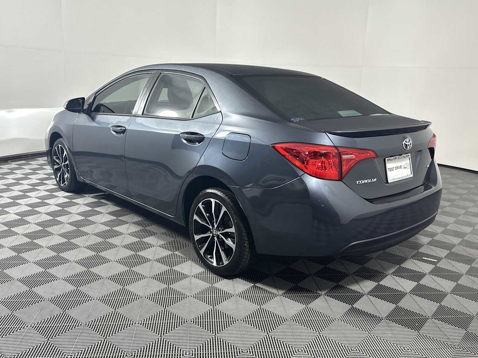 Used 2017 Toyota Corolla SE FWD image 5