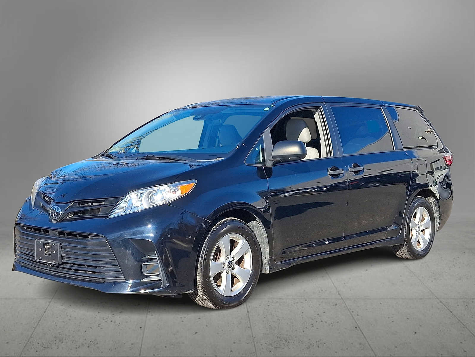 Used 2020 Toyota Sienna L image 1