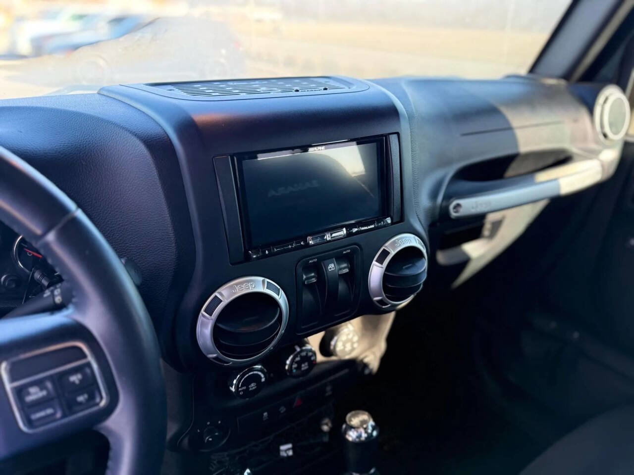 Used 2017 Jeep Wrangler Sahara w/ Connectivity Group image 16