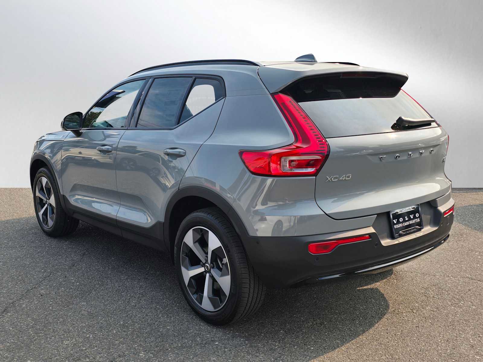 New 2026 Volvo XC40 B5 Plus w/ Protection Package Premier image 5