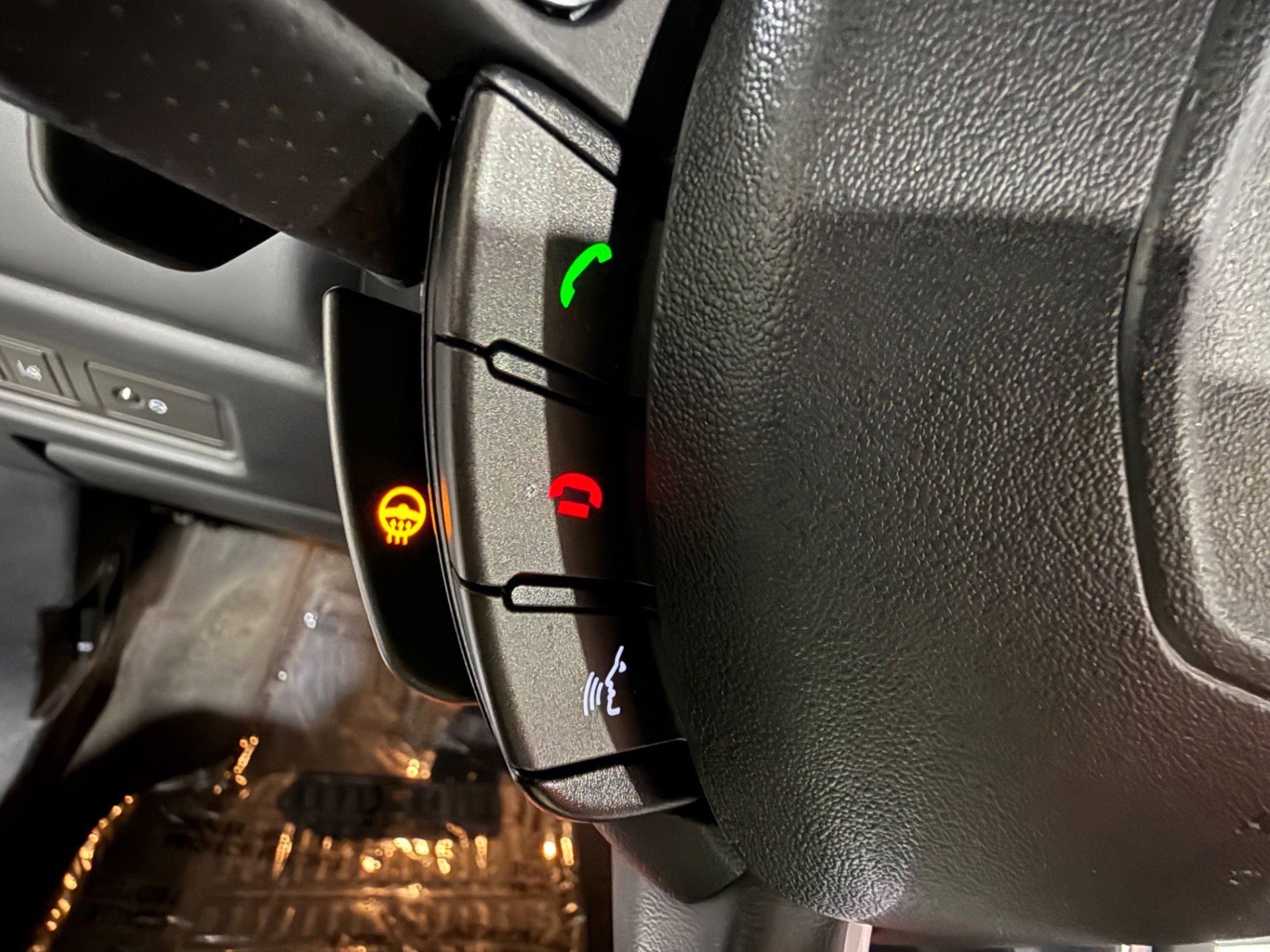 Used 2018 Land Rover Range Rover Evoque HSE Dynamic image 32