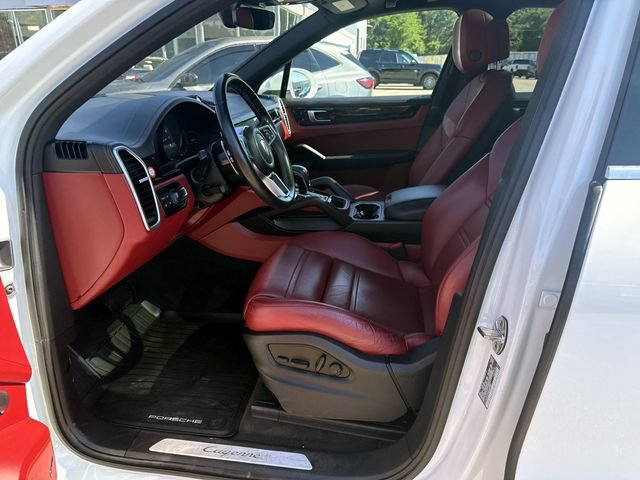 Used 2022 Porsche Cayenne AWD/4WD image 17