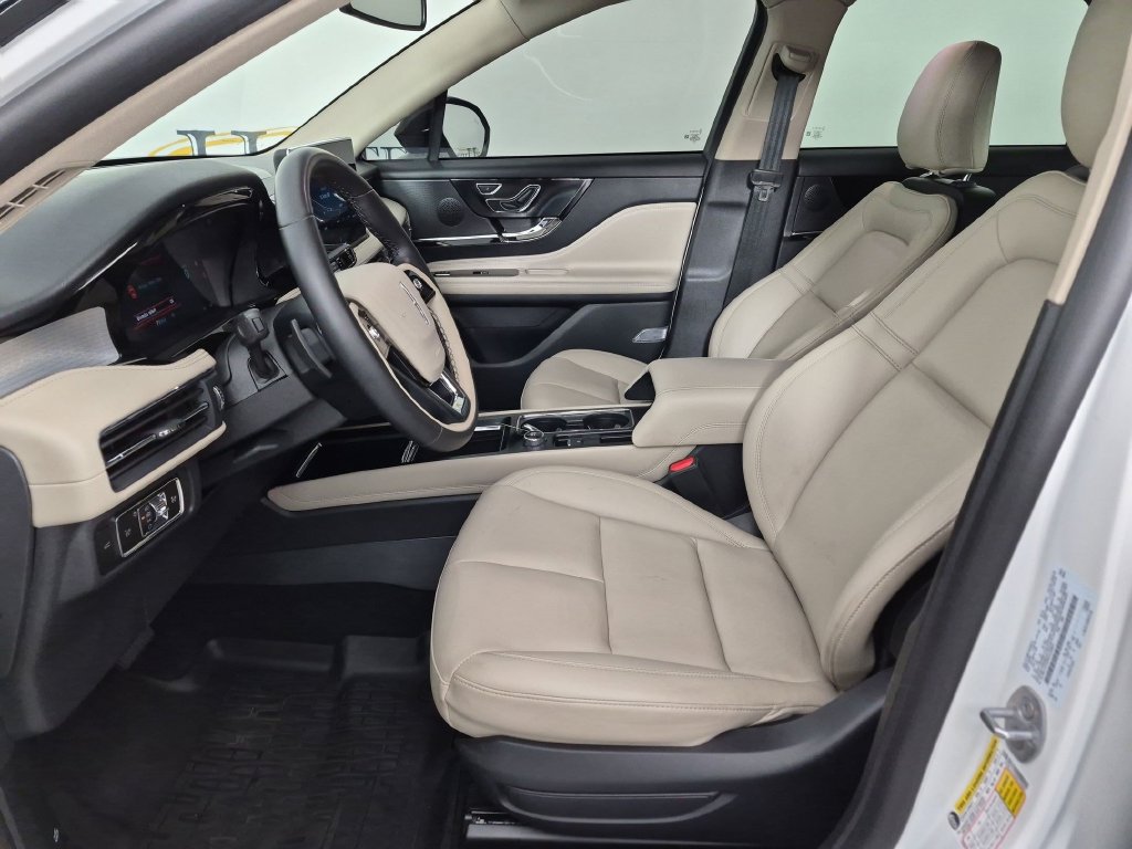Used 2025 Lincoln Corsair FWD image 16