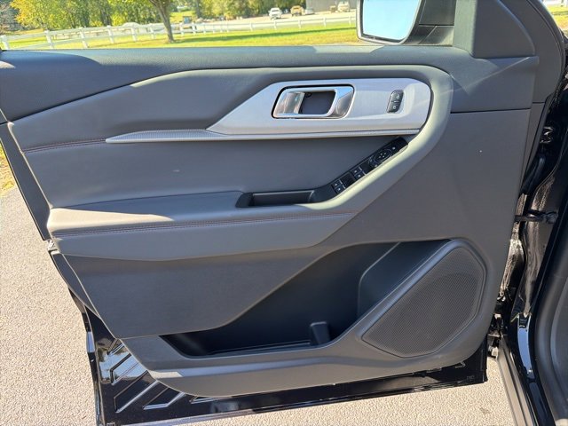 New 2025 Ford Explorer Active image 10