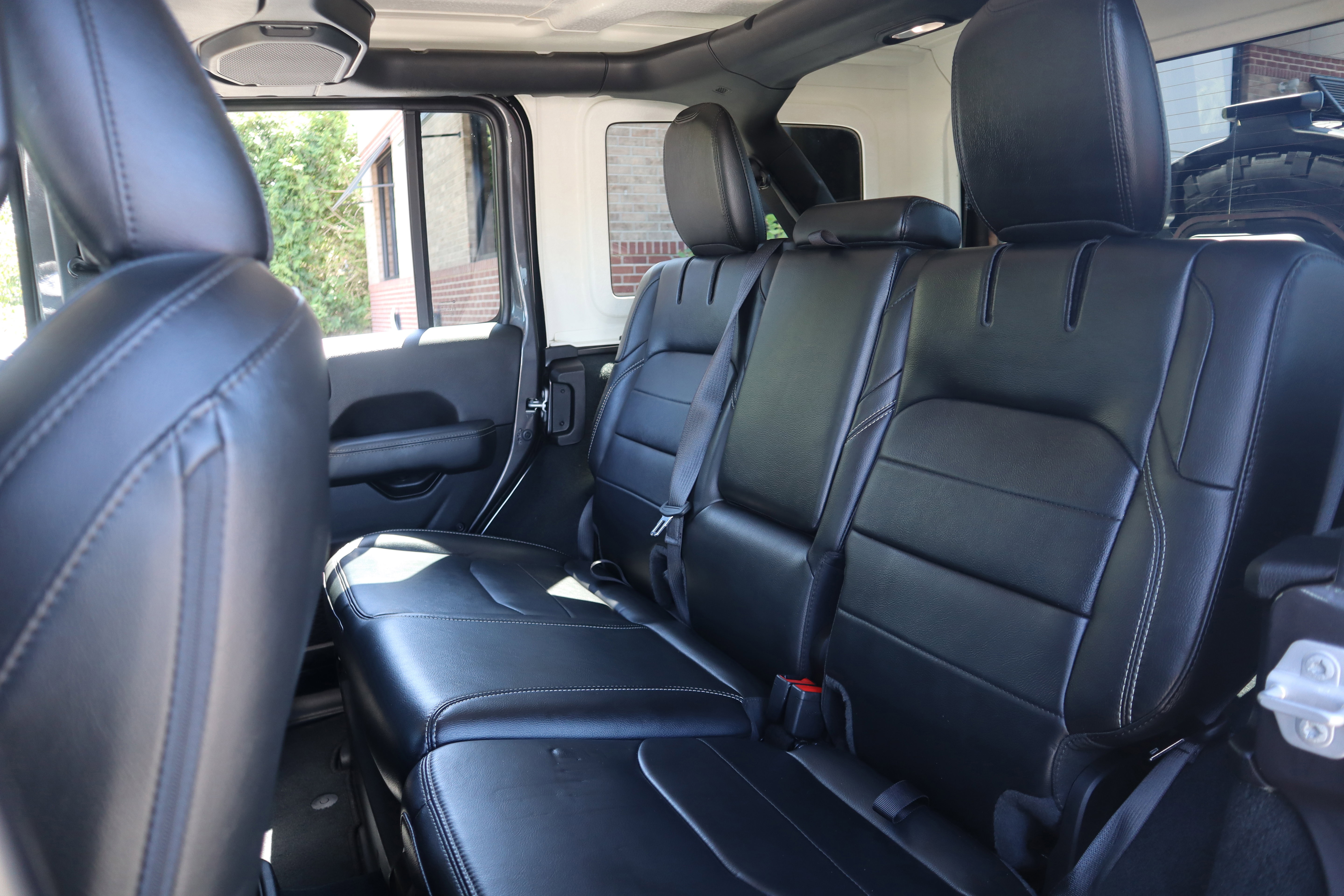 Used 2022 Jeep Wrangler Unlimited Sahara w/ Cold Weather Group image 29