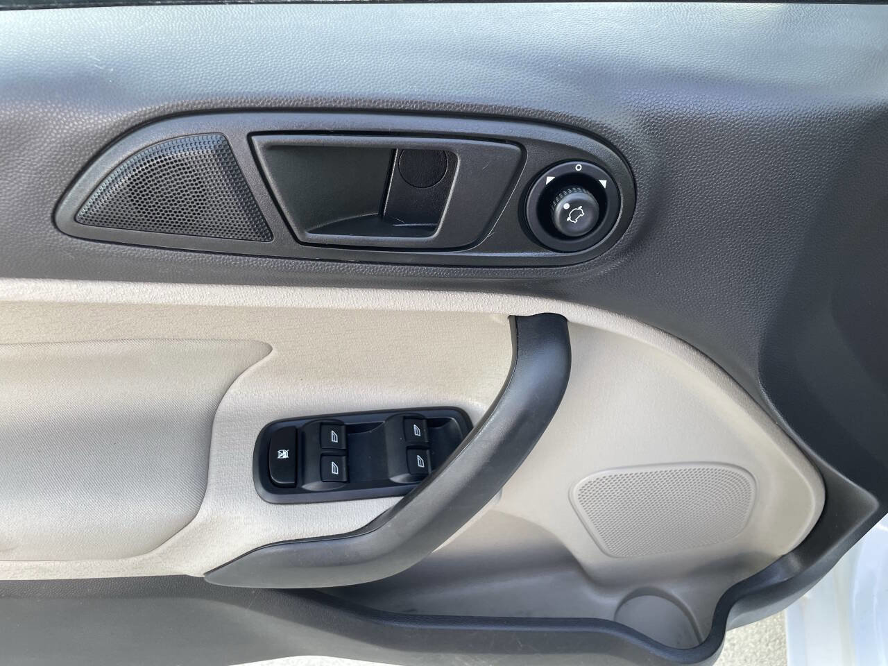 Used 2018 Ford Fiesta SE FWD image 19