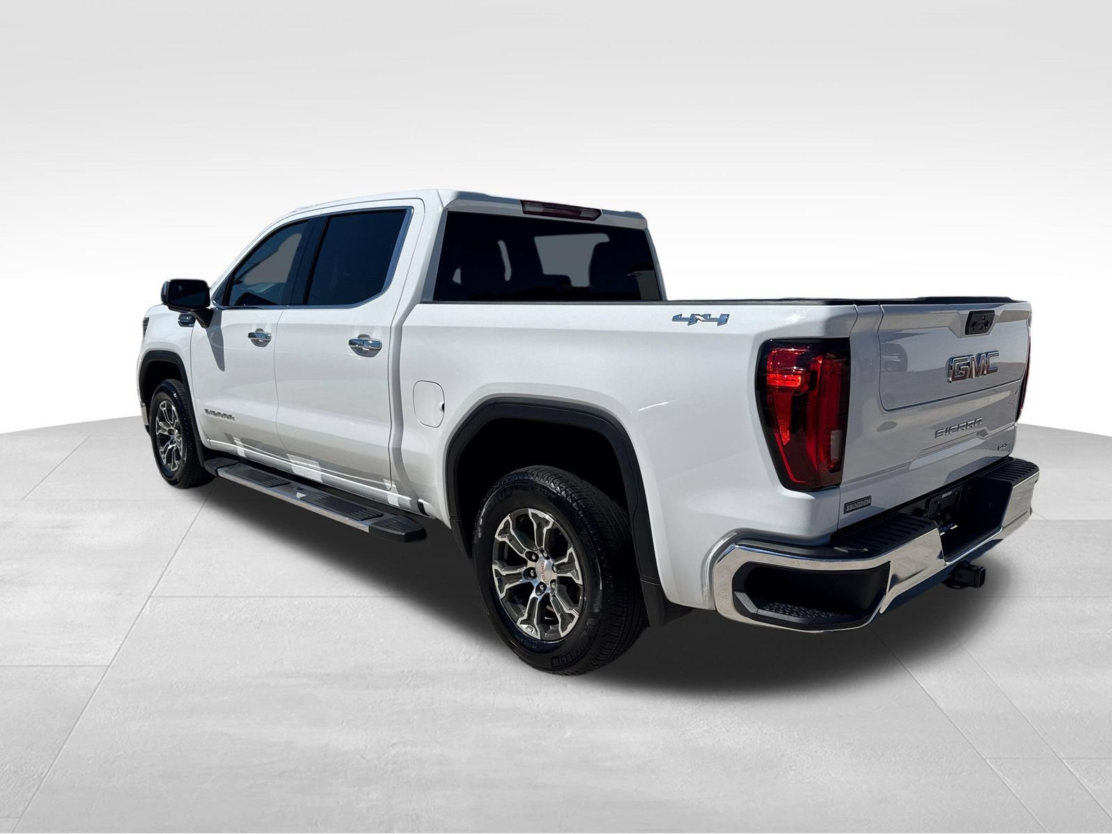 Used 2026 GMC Sierra 1500 SLT AWD/4WD image 17
