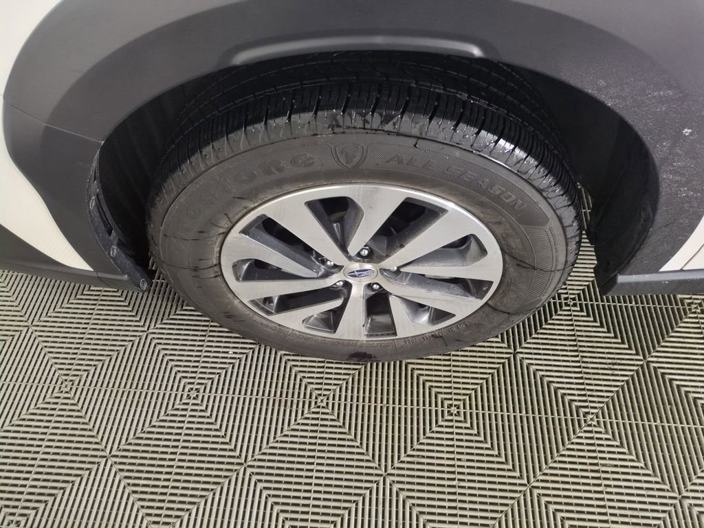Used 2023 Subaru Outback Premium image 28