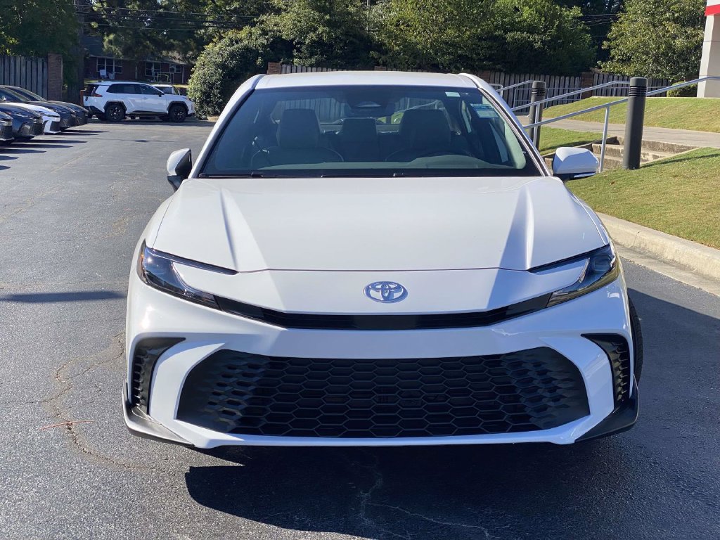 New 2026 Toyota Camry Hybrid FWD image 9