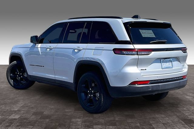 Used 2023 Jeep Grand Cherokee Altitude AWD/4WD image 12