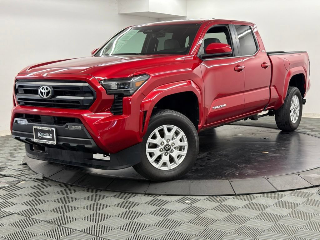 Used 2025 Toyota Tacoma SR5 AWD/4WD image 3