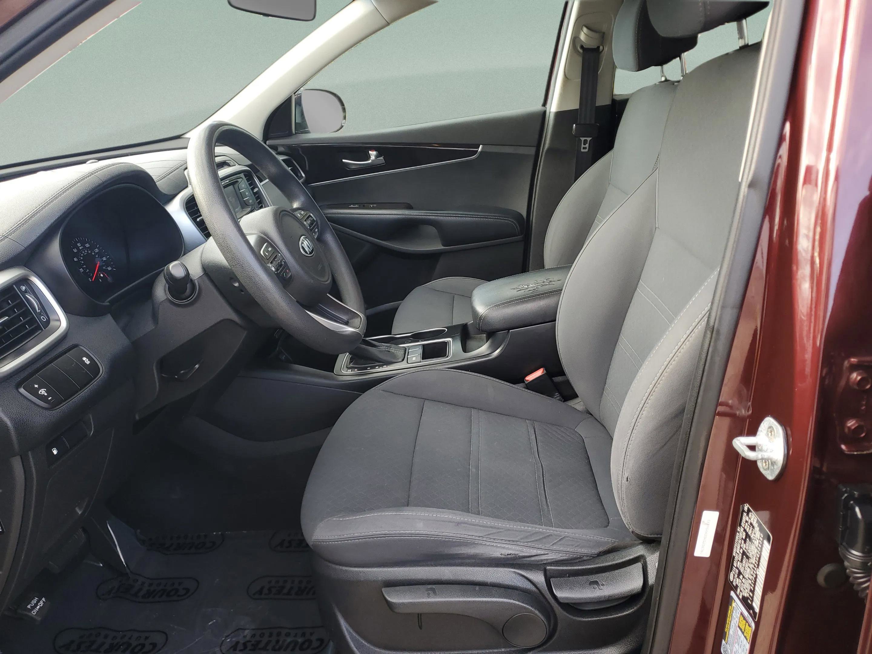 Certified 2017 Kia Sorento LX image 18