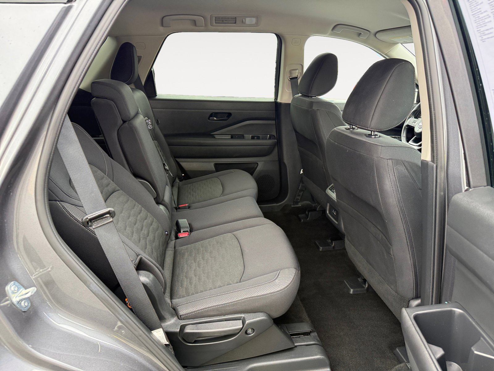 Used 2025 Nissan Pathfinder SV FWD image 19