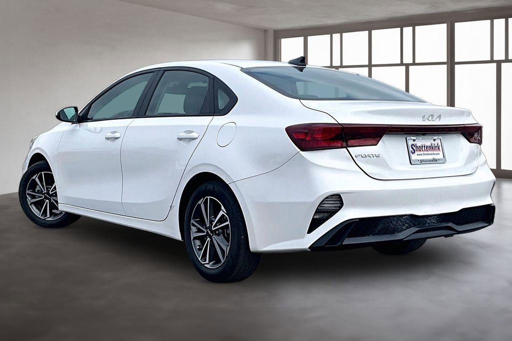 Used 2023 Kia Forte LXS image 4