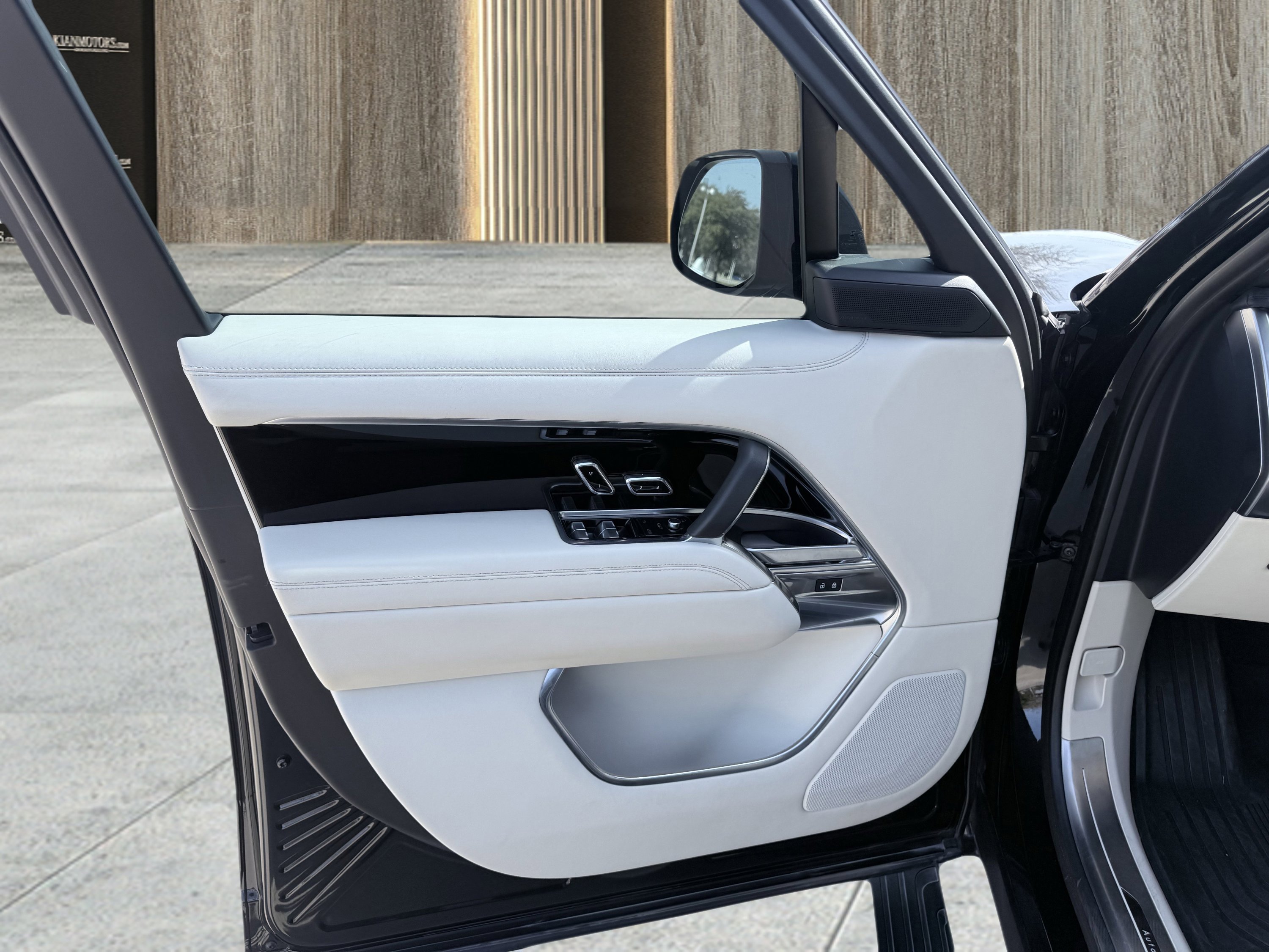 Used 2023 Land Rover Range Rover Long Wheelbase Autobiography image 30