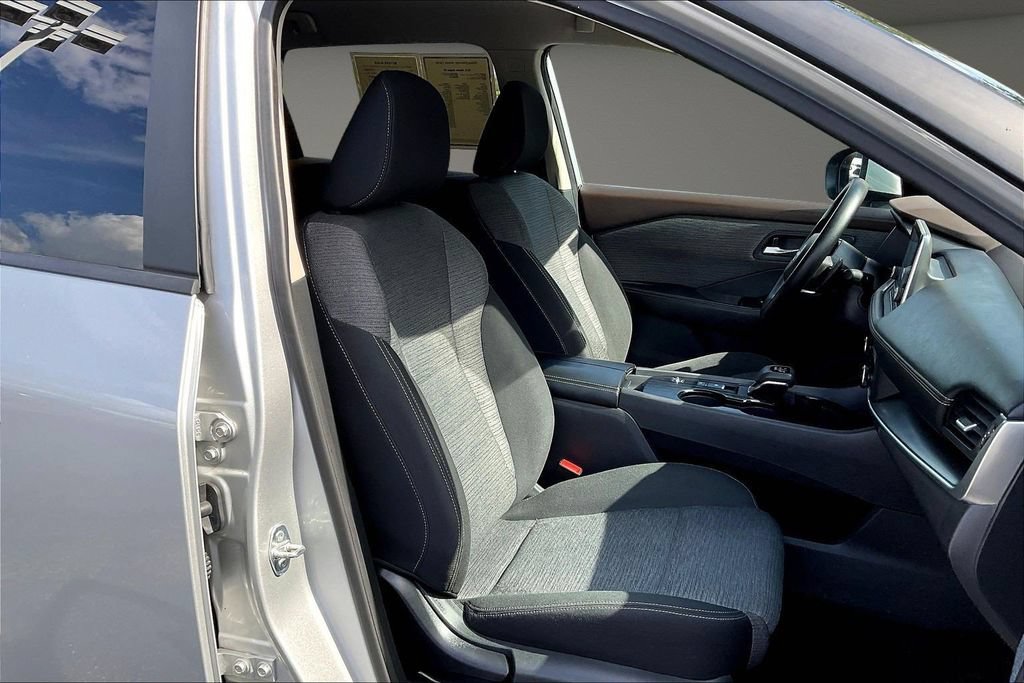 Used 2023 Nissan Rogue SV FWD image 32