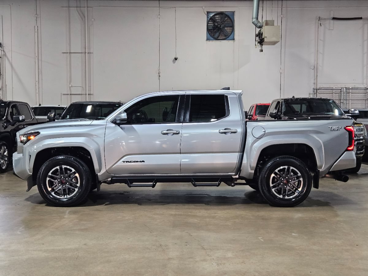 Used 2024 Toyota Tacoma TRD Sport RWD image 5