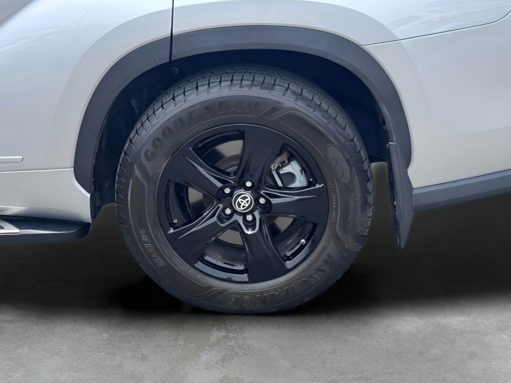 Used 2021 Toyota Highlander LE AWD/4WD image 5