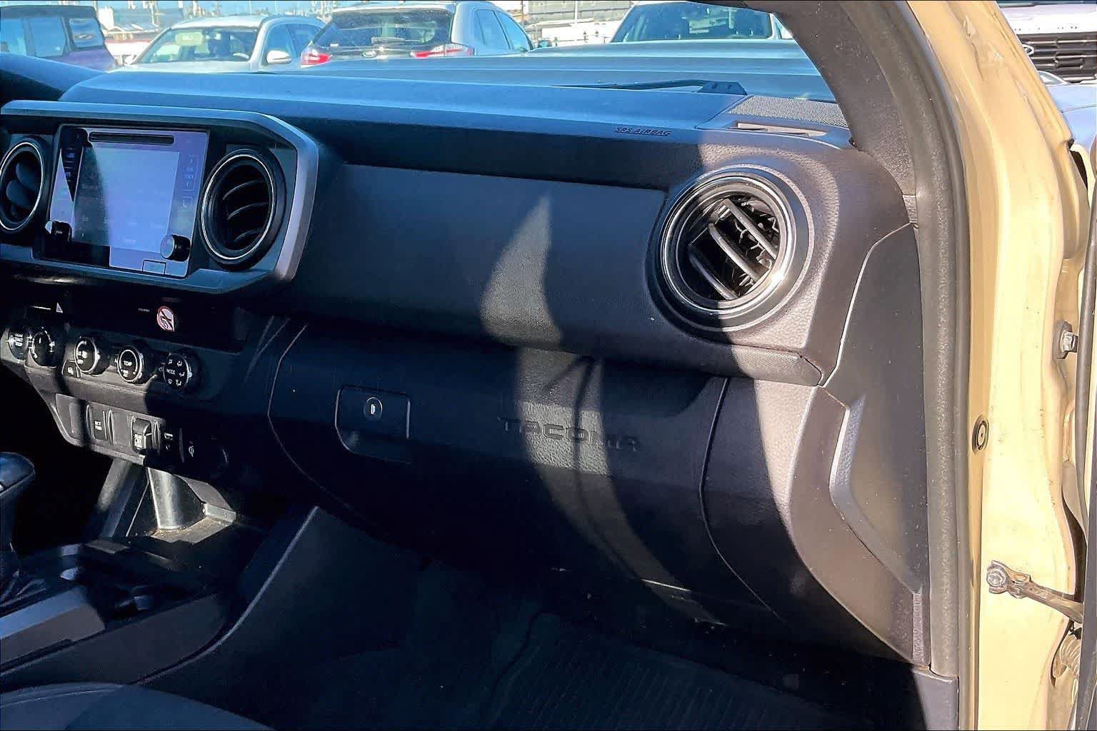 Used 2019 Toyota Tacoma TRD Sport AWD/4WD image 23