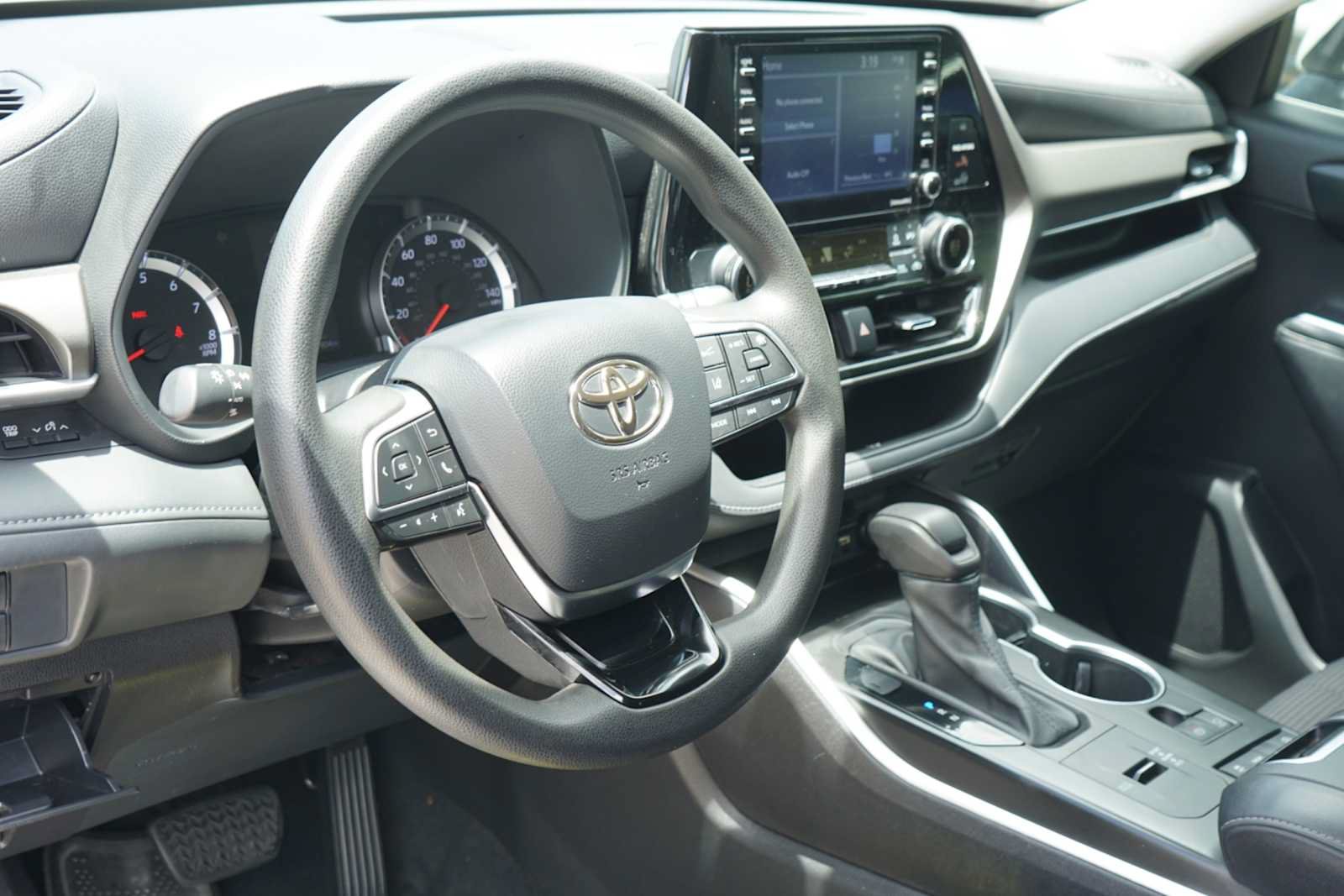 Used 2021 Toyota Highlander L FWD image 7