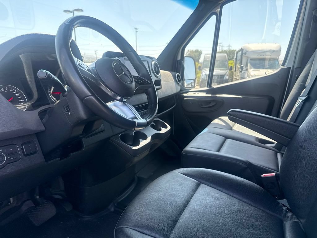 Used 2025 Mercedes-Benz Sprinter 2500 image 9