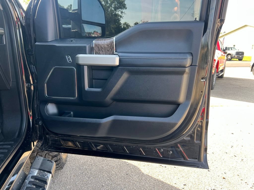 Used 2017 Ford F250 Lariat w/ Lariat Ultimate Package AWD/4WD image 22