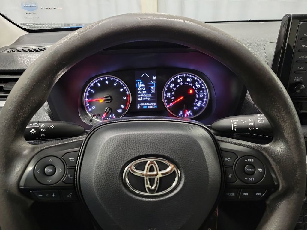 Used 2021 Toyota RAV4 LE image 14