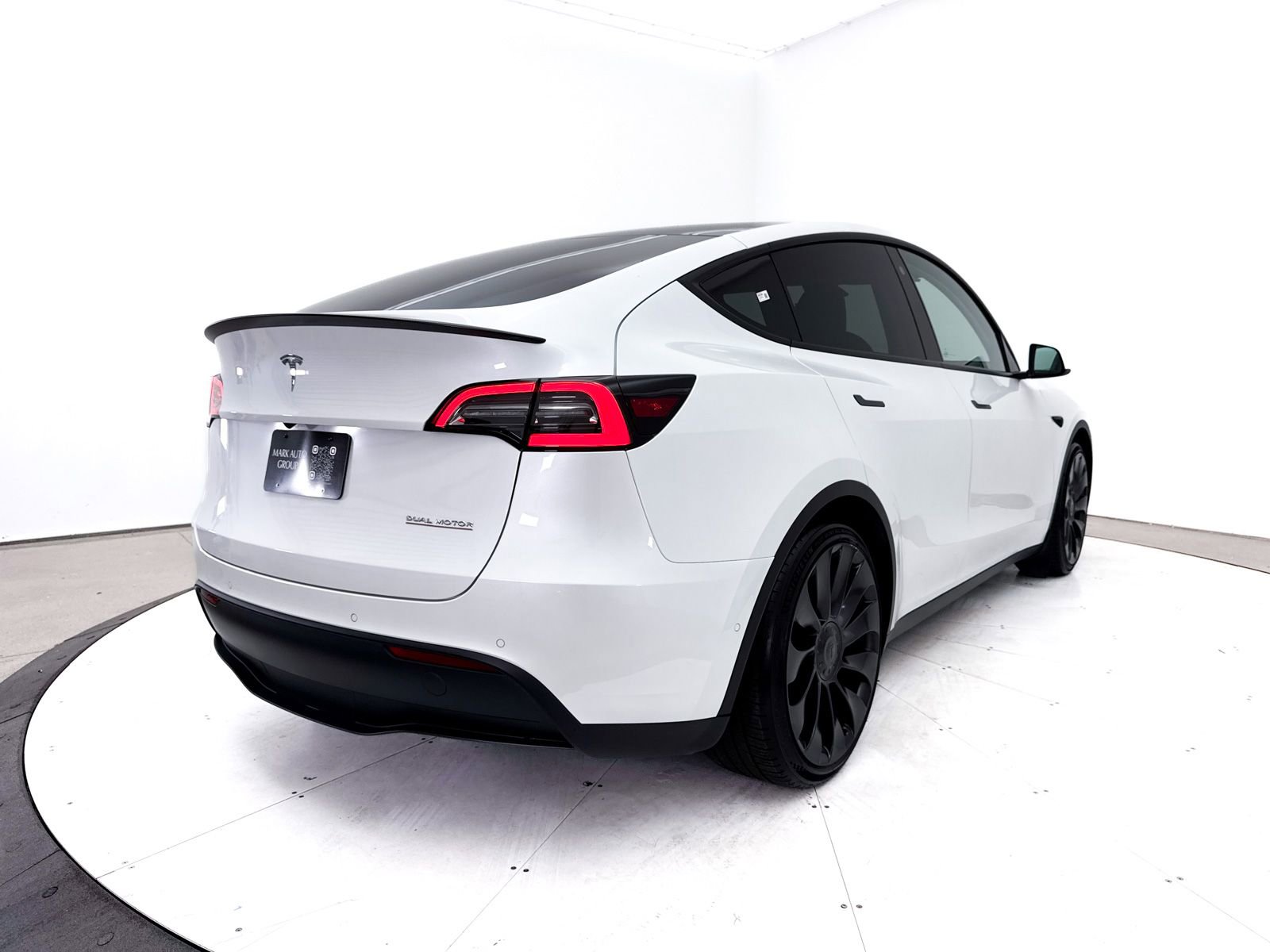 Used 2022 Tesla Model Y Performance AWD/4WD image 18