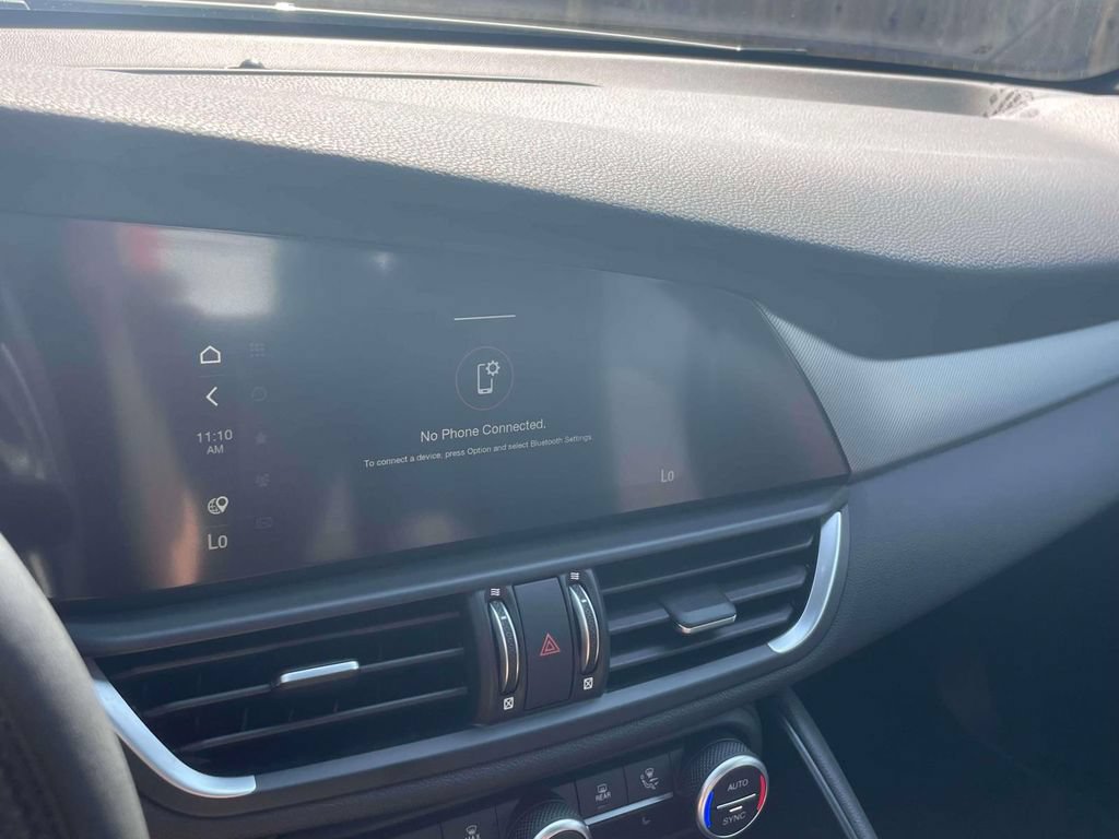 Used 2025 Alfa Romeo Giulia AWD image 27