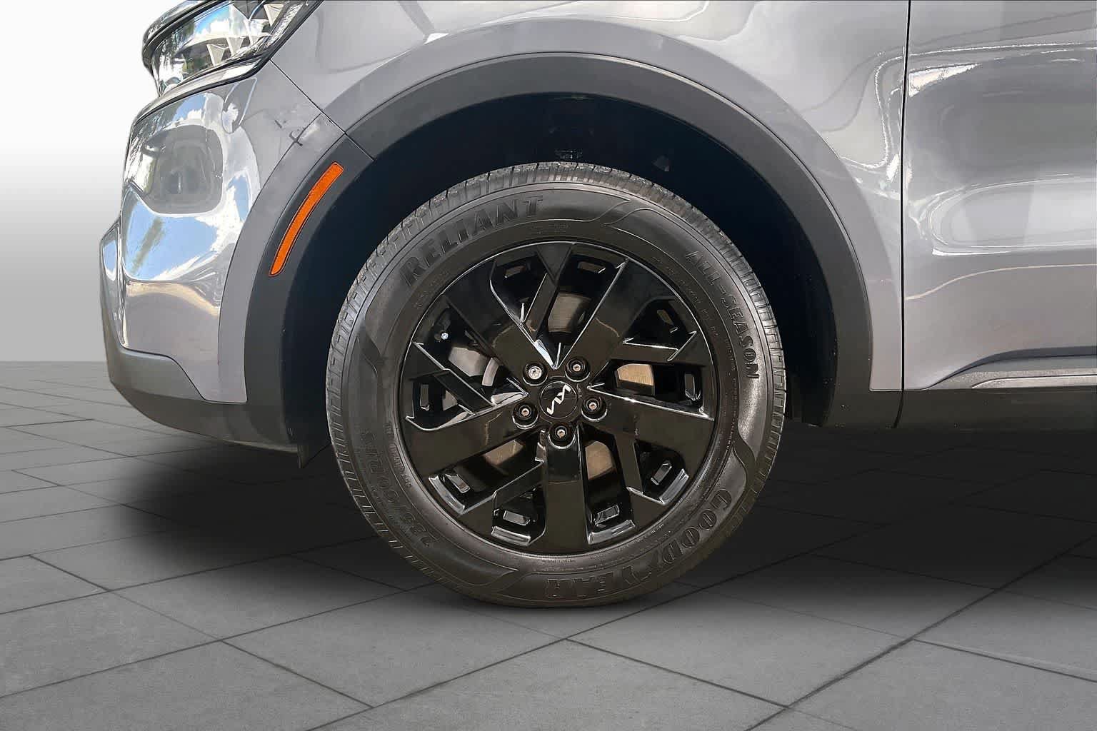 Used 2022 Kia Sorento S w/ Panoramic Sunroof Package AWD/4WD image 11