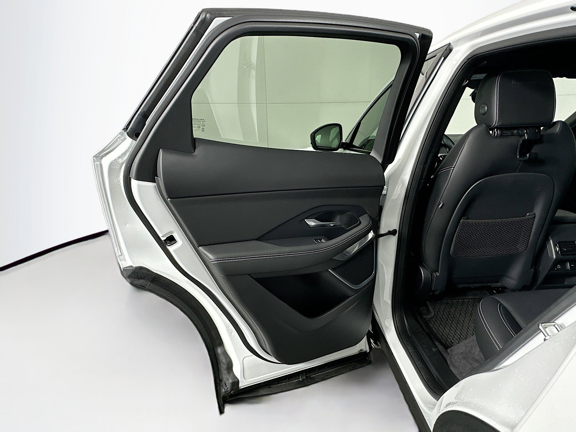 Used 2024 Jaguar E-PACE R-Dynamic SE image 35