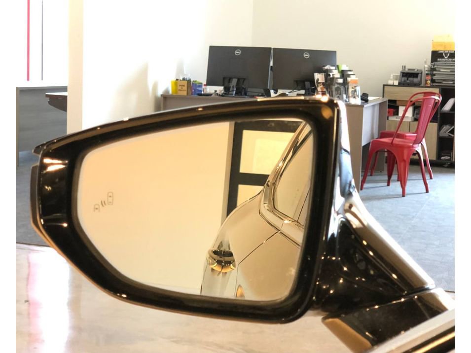 Used 2021 Lexus LS 500h image 32