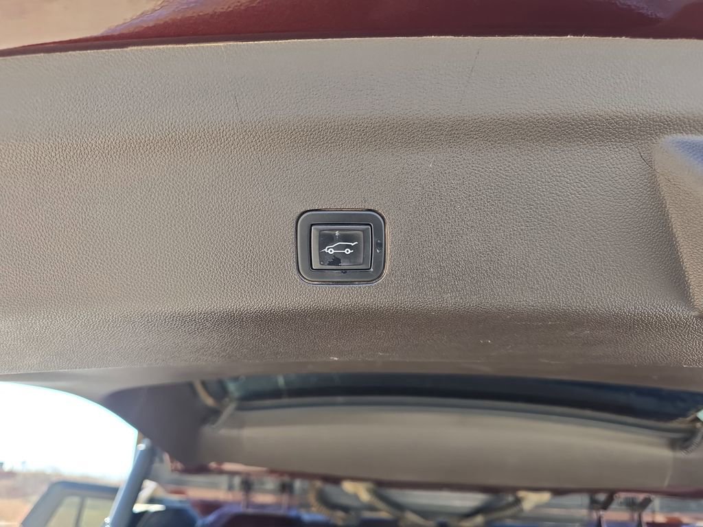 Used 2023 GMC Yukon SLT w/ SLT Premium Package image 14