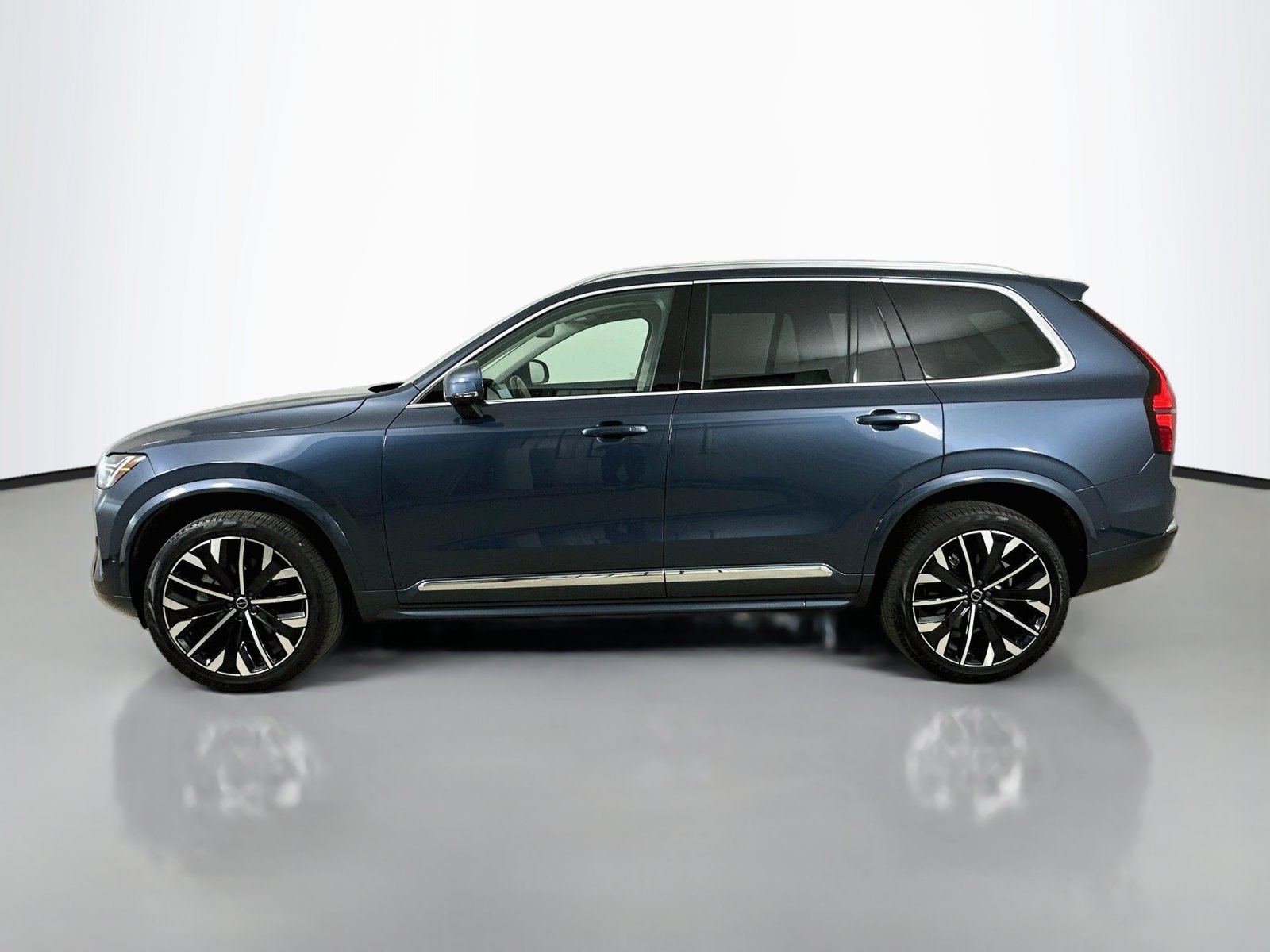 Certified 2026 Volvo XC90 B6 Ultra AWD/4WD image 8