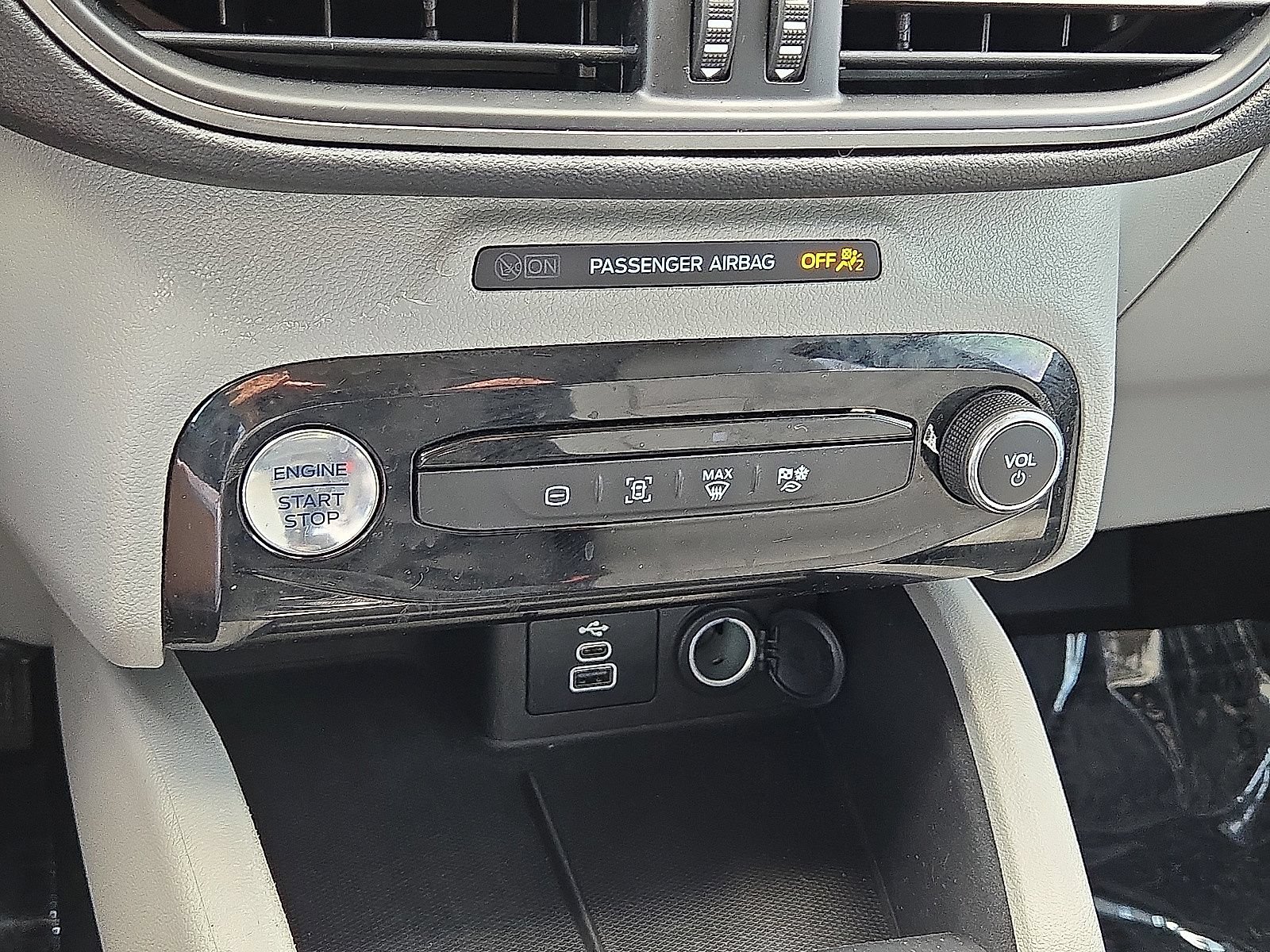 Used 2025 Ford Escape SE FWD image 29