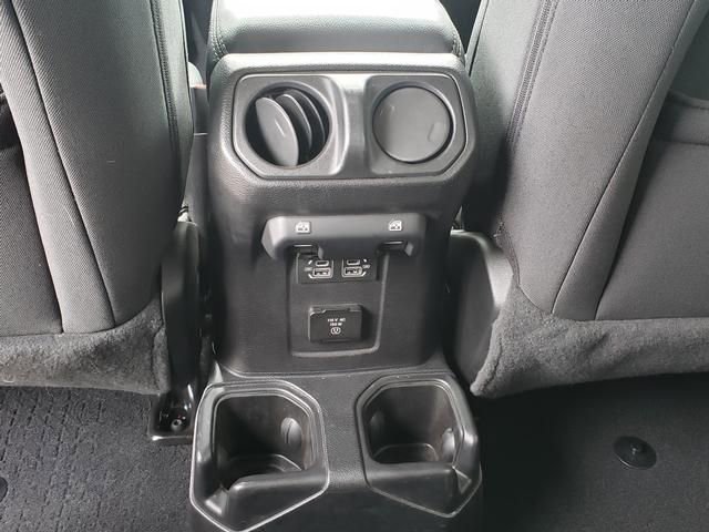 Used 2021 Jeep Wrangler Unlimited Sahara AWD/4WD image 15