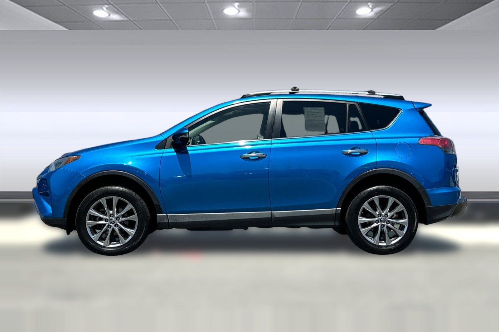 Used 2017 Toyota RAV4 Limited w/ Advanced Technology Package FWD image 2