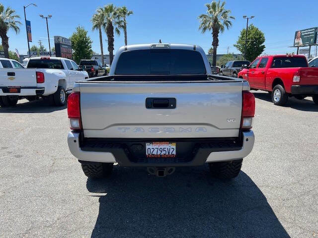 Used 2019 Toyota Tacoma TRD Sport image 6