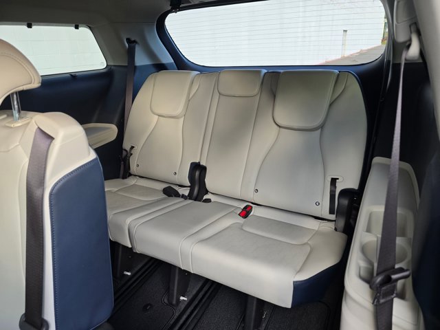 Used 2026 Kia Carnival EX FWD image 17