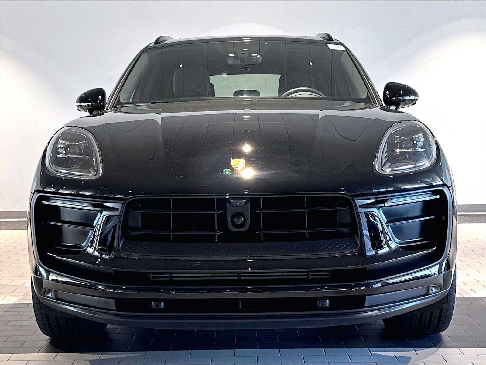 Used 2026 Porsche Macan AWD/4WD image 13