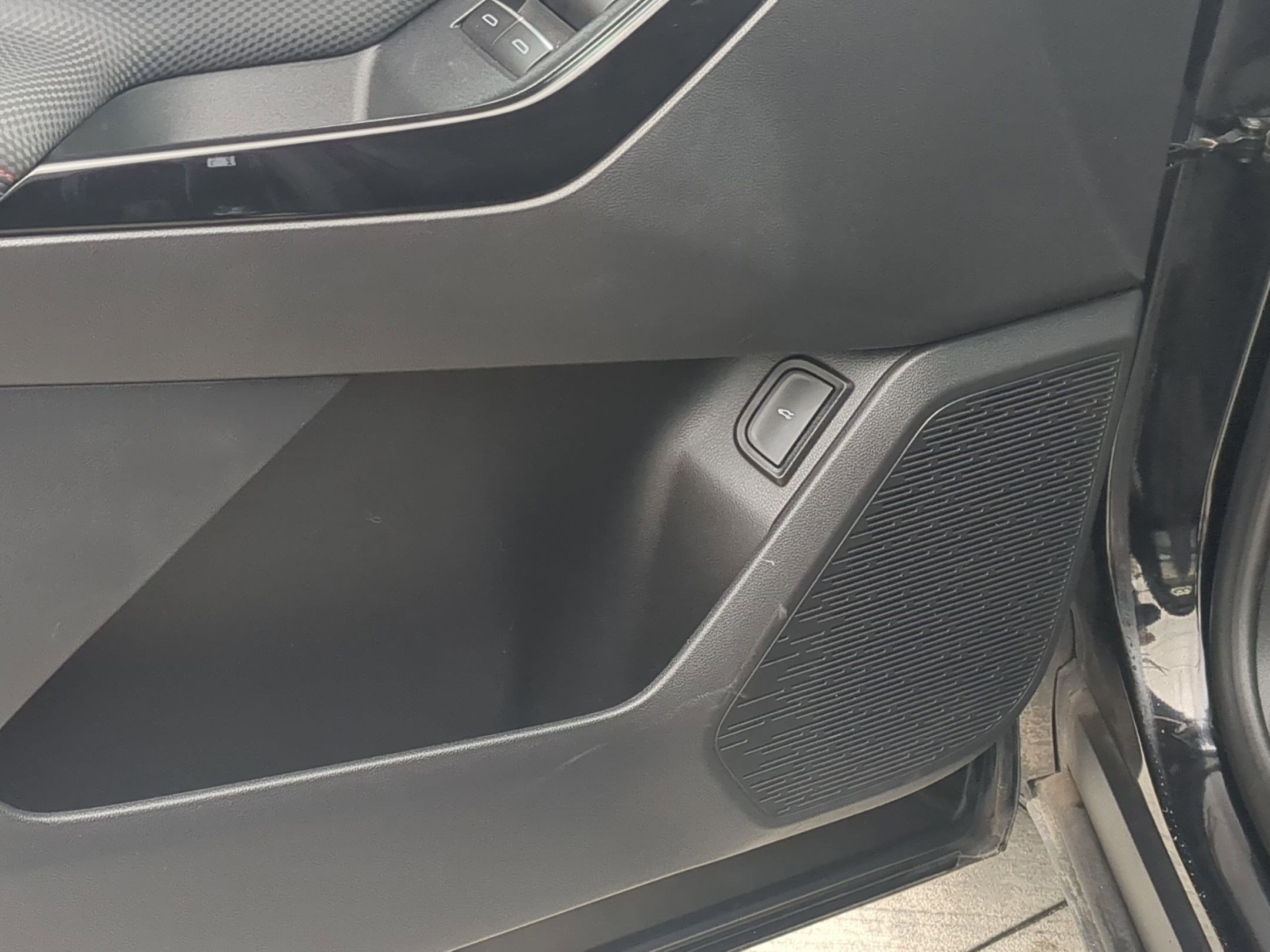 Used 2025 Chevrolet Equinox RS image 15