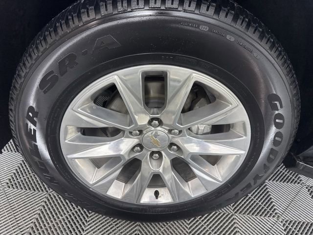 Used 2024 Chevrolet Suburban Premier w/ Advanced Technology Package AWD/4WD image 7