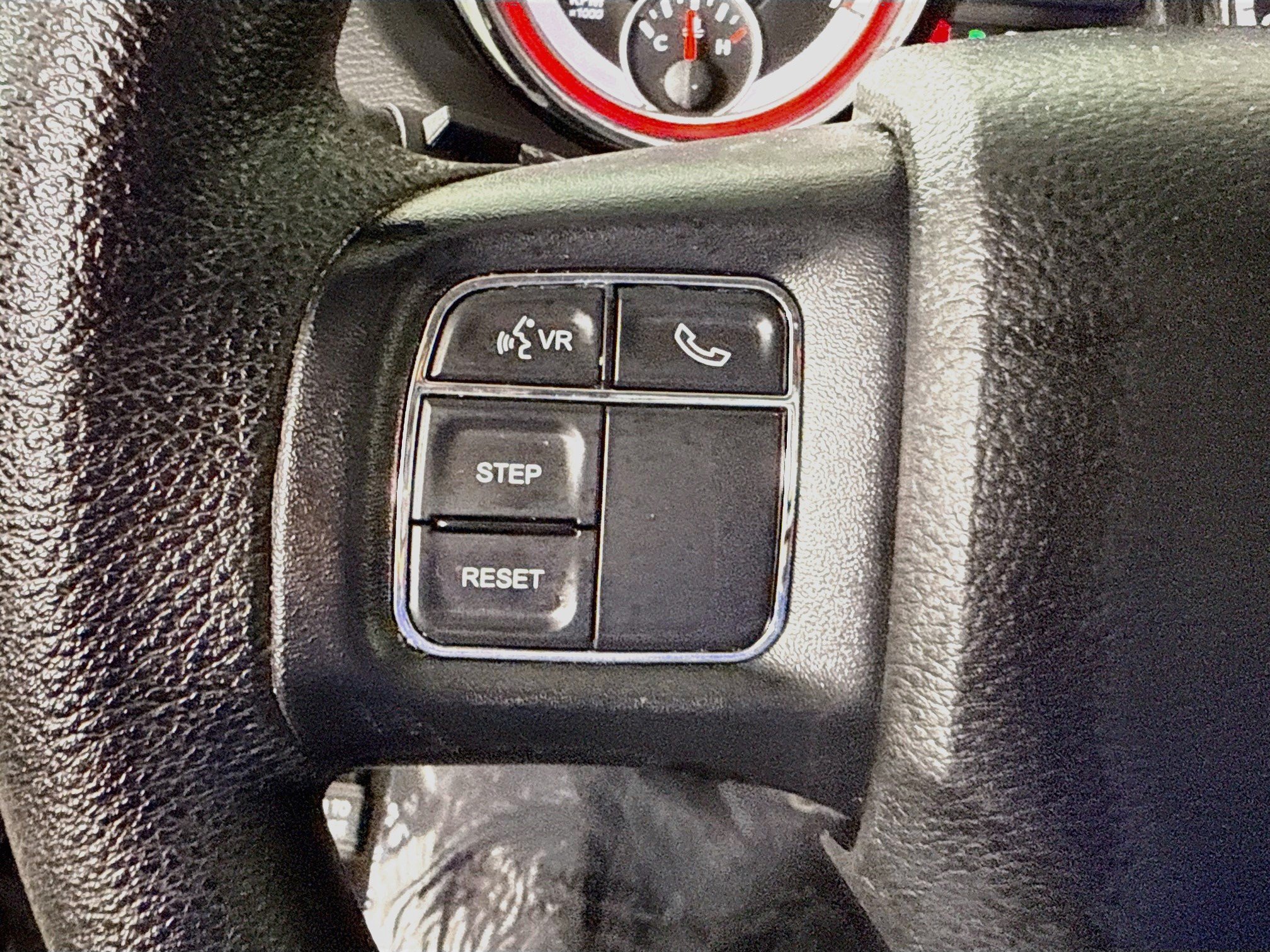 Used 2018 Dodge Grand Caravan SE w/ UConnect Hands-Free Group FWD image 14
