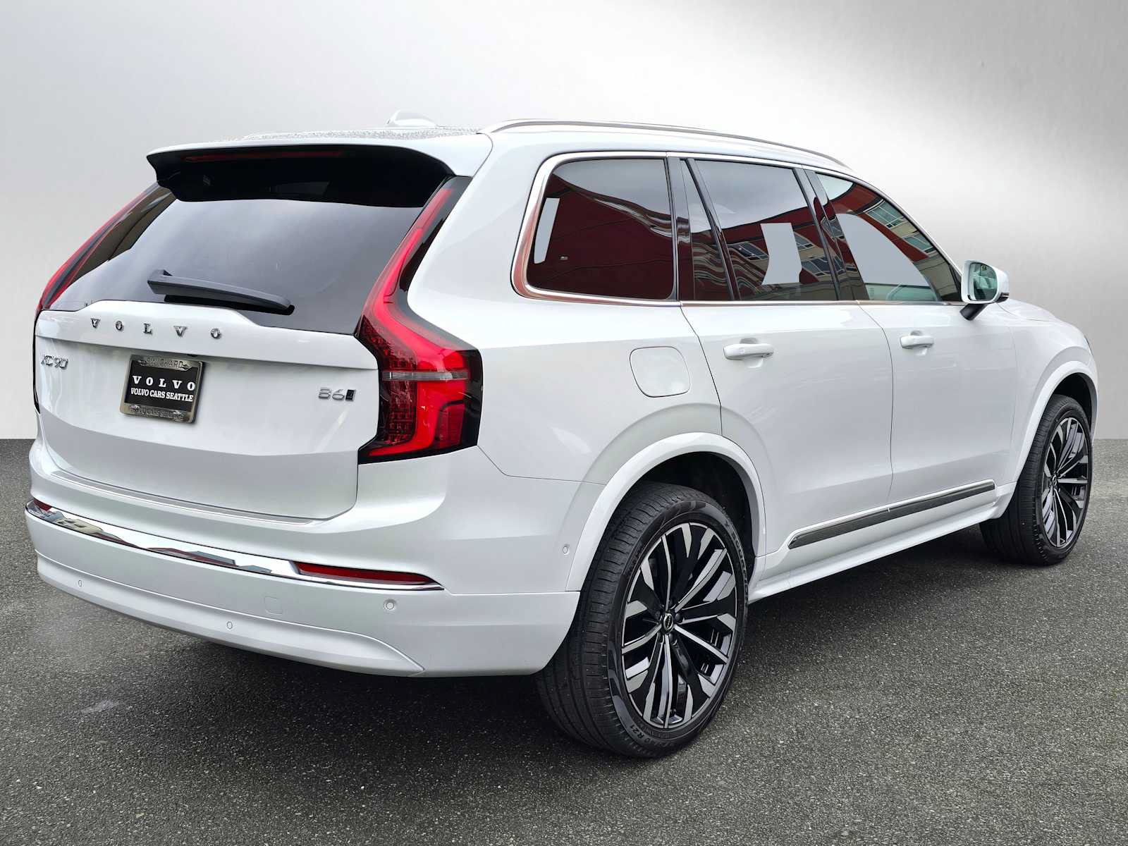 New 2026 Volvo XC90 B6 Plus w/ Protection Package Premier AWD/4WD image 3